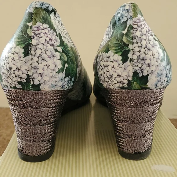 NWOT Pancaldi Women's Floral Wedges Sz 11/42 - Picture 3 of 6